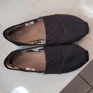 Toms shoes - size 6